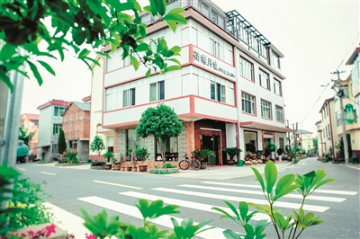 引台湾民宿 绘荷塘新画卷.png