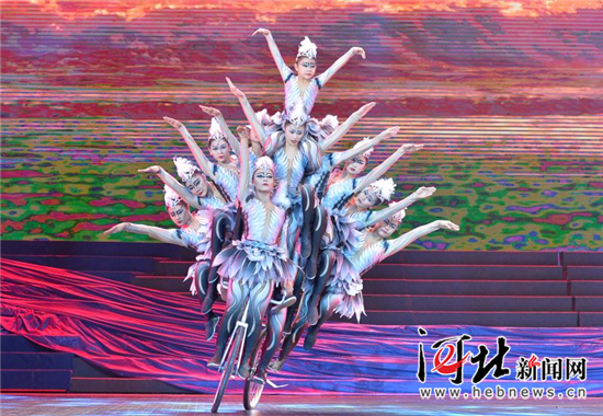 第十六届中国吴桥国际杂技艺术节开幕