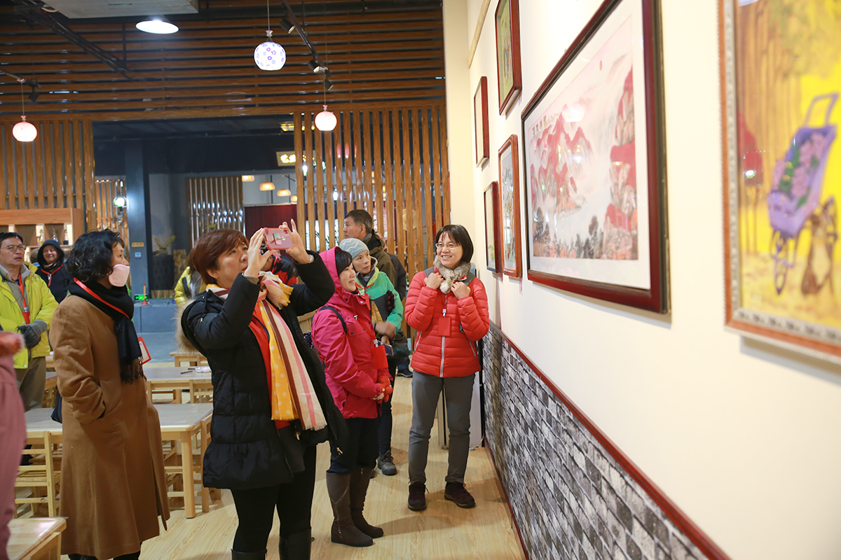 台湾宜兰县体育参访团到访冀台联青年文化创业园